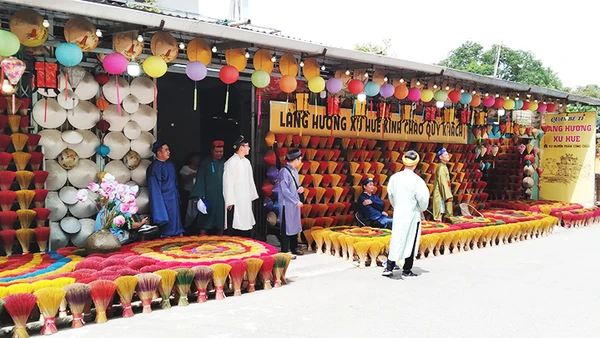 Ngày vui làng hương.