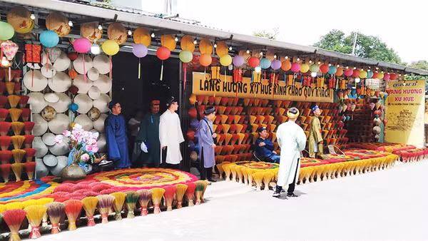 Ngày vui làng hương.