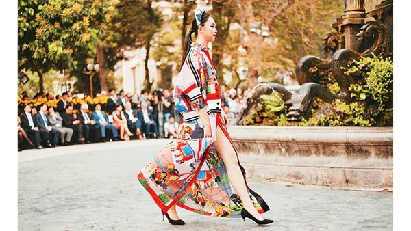 Thời trang ứng dụng đưa lụa đến gần hơn với người tiêu dùng. Ảnh: Nhân vật cung cấp