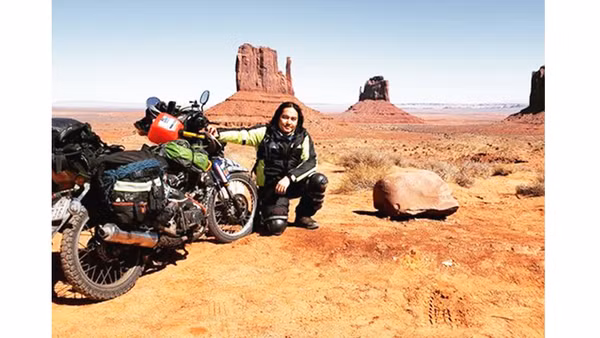 Cùng Meo, chiếc xe cà tàng mang biển số Việt Nam, Trần Đặng Đăng Khoa đã có chuyến chu du thế giới dài hơn 80 nghìn cây số. Ảnh: Nhân vật cung cấp