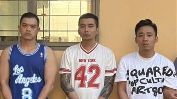 Các đối tượng bị bắt giữ (từ trái sang): Nguyễn Anh Duy, Đào Xuân Lộc, Nguyễn Tuấn Anh.