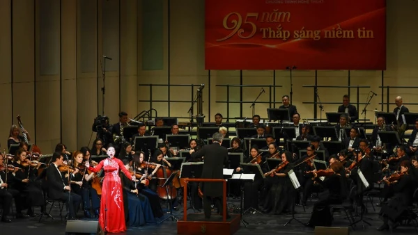 Chương trình nghệ thuật đặc biệt " 95 năm Thắp sáng niềm tin".