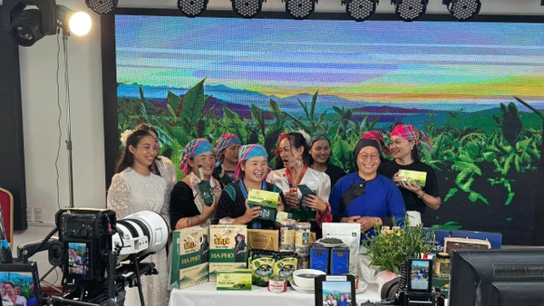 Phiên livestream “Tự hào hàng Việt tỉnh Lai Châu - Lan tỏa tinh hoa vùng cao”. 