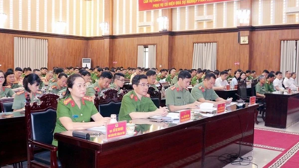 Các đại biểu dự hội nghị.