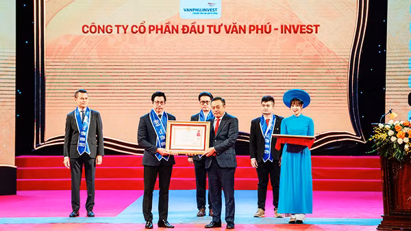 Theo đuổi triết lý phát triển bất động sản “Vị Nhân Sinh”, với nhiều hoạt động thiện nguyện, Văn Phú-Invest không ít lần vinh dự đón nhận những phần thưởng cao quý của Nhà nước.
