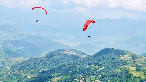 Trải nghiệm bay trên mùa vàng ở Khau Phạ.