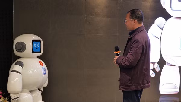 Robot Anan có khả năng hiểu và tương tác chính xác với người dùng.