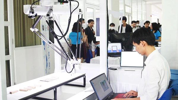 Mang DeltaX dự triển lãm khởi nghiệp.