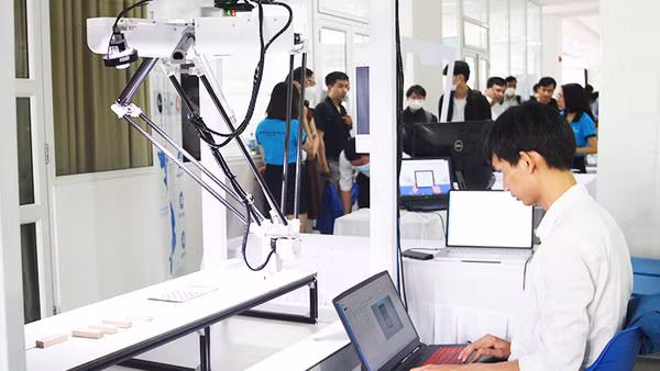 Mang DeltaX dự triển lãm khởi nghiệp.