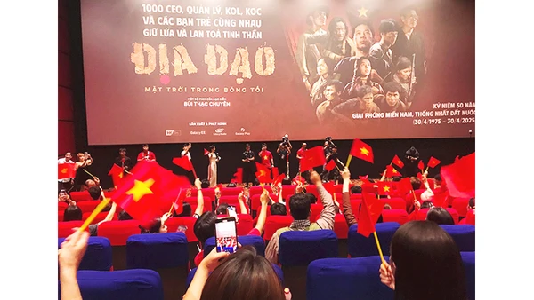 Văn nghệ sĩ kỳ vọng nhận được hỗ trợ nhiều hơn từ các doanh nghiệp cho các hoạt động sáng tạo, quảng bá văn hóa, văn nghệ như trường hợp phim “Địa đạo - Mặt trời trong bóng tối” vừa qua. Ảnh: QUANG HƯNG