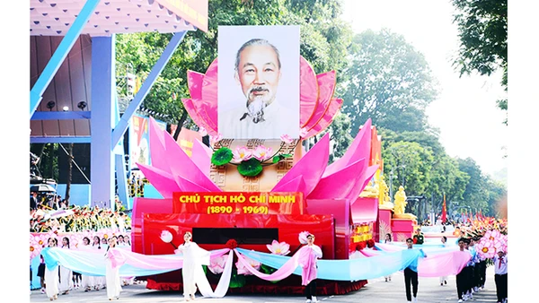 Hình ảnh của Bác luôn đồng hành cùng các sự kiện trọng đại của đất nước.