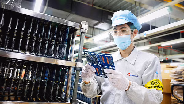 Sản xuất linh kiện điện tử tại Khu công nghiệp Đình Trám (Việt Yên, Bắc Giang). Ảnh: LÊ DANH LAM