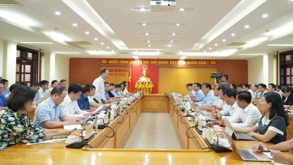 Quang cảnh buổi làm việc.