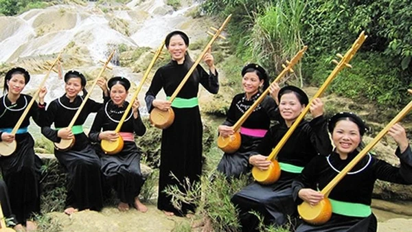 Hát Then và đàn tính không thể thiếu trong sinh hoạt văn nghệ của người dân tộc thiểu số Tày, Nùng, Thái. (Ảnh: Báo Nhân Dân)