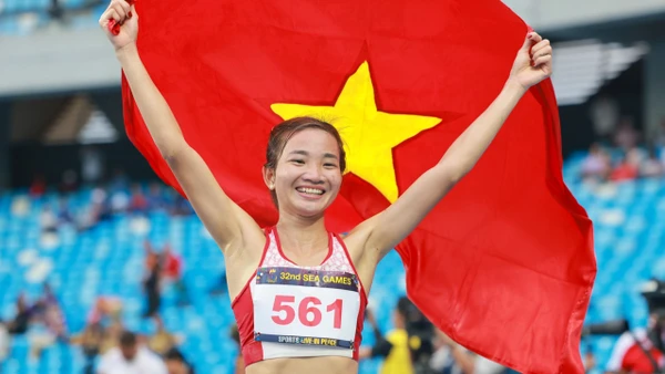 Nụ cười chiến thắng của Nguyễn Thị Oanh tại SEA Games 32. (Ảnh: TTXVN)