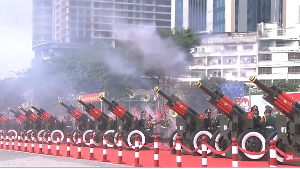 Toàn cảnh Lễ Diễu binh, diễu hành kỷ niệm 50 năm Ngày Giải phóng miền Nam, thống nhất đất nước 