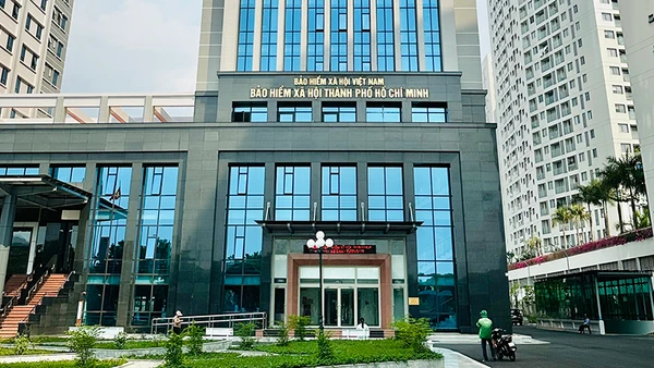 Bảo hiểm xã hội tỉnh tiếp nhận hồ sơ và trả kết quả xác nhận thời gian đóng bảo hiểm xã hội của người lao động khi doanh nghiệp mất khả năng đóng. (Ảnh minh họa: Trụ sở Bảo hiểm xã hội Thành phố Hồ Chí Minh)