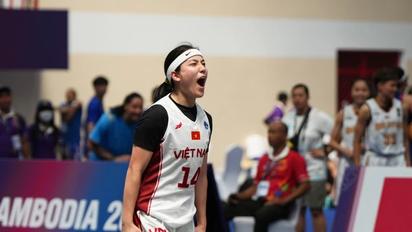 Trương Thảo Vy phấn khích với chiến thắng của đội tuyển bóng rổ nữ Việt Nam. 