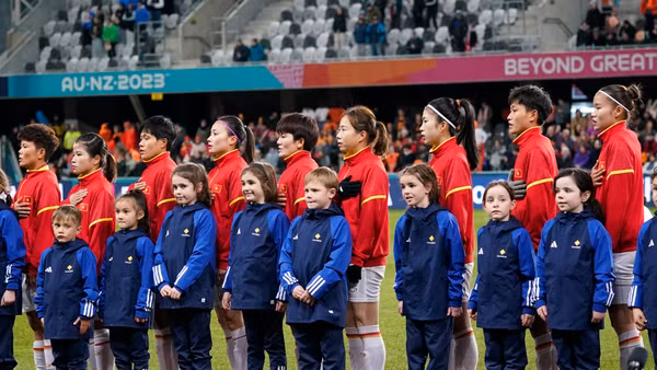 Quốc ca Việt Nam vang lên tại sân vận động Forsyth Barr (New Zealand). (Ảnh: ĐỖ ĐẠT)