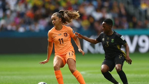 Đội tuyển nữ Hà Lan chiếm lĩnh thế trận trước đội tuyển nữ Nam Phi. (Ảnh: Reuters)