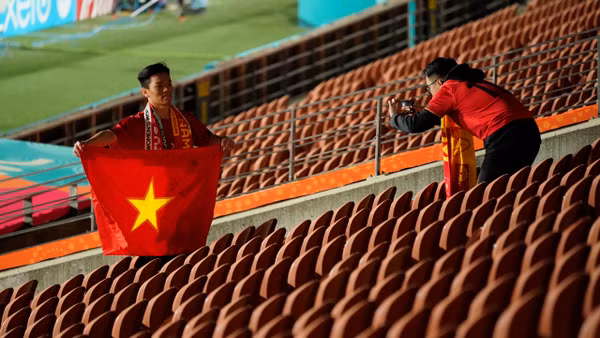 [Ảnh] Cổ động viên Việt Nam "tiếp lửa" đội tuyển nữ trước trận gặp Bồ Đào Nha