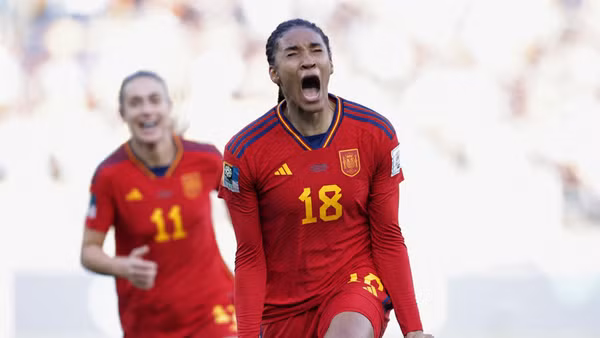 Khoảnh khắc Salma Paralluelo ăn mừng bàn thắng ở phút thứ 111. (Ảnh: Reuters)