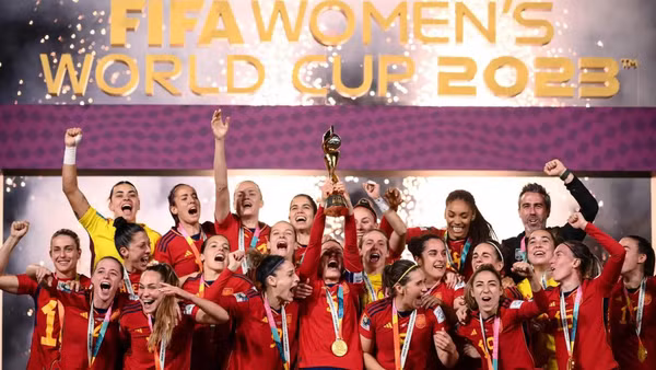 [Ảnh] Thắng Anh 1-0, Cúp Vàng về tay các cô gái Tây Ban Nha