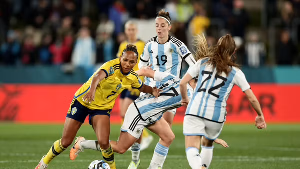 Đội tuyển nữ Argentina không thể gây bất ngờ trước Thụy Điển. (Ảnh: Getty)