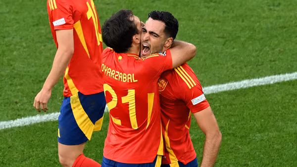 Mikel Merino có pha đánh đầu ở những phút thi đấu cuối cùng để ấn định chiến thắng cho Tây Ban Nha. (Ảnh: UEFA)