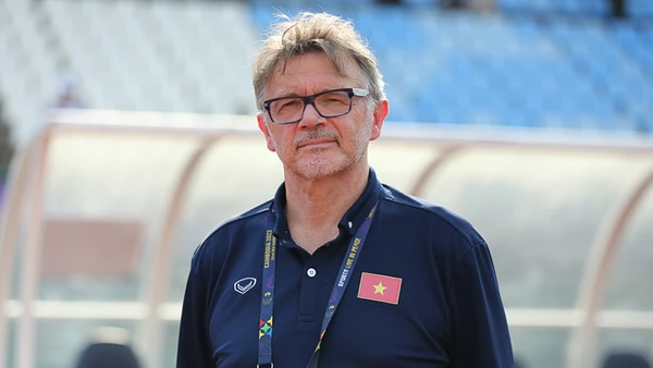 Huấn luyện viên Philippe Troussier. 