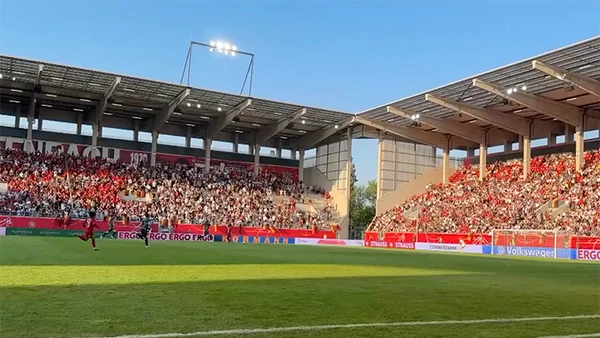 [Video] Thưởng thức bàn thắng của Thanh Nhã từ cabin ban huấn luyện