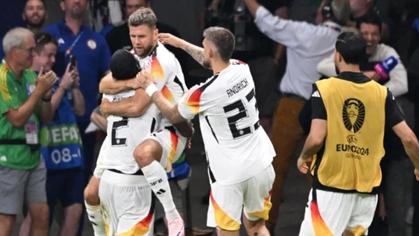 Đội tuyển Đức (áo trắng) nhọc nhằn giành ngôi đầu bảng A. (Nguồn: Getty Images)