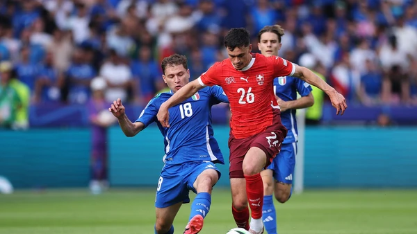 Đội tuyển Thụy Sĩ (áo đỏ) giành chiến thắng trước đương kim vô địch Italia. (Ảnh: UEFA)