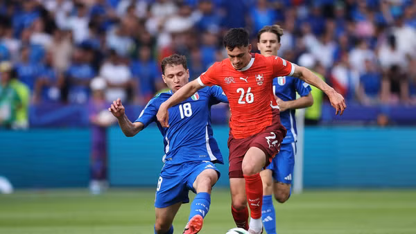 Đội tuyển Thụy Sĩ (áo đỏ) giành chiến thắng trước đương kim vô địch Italia. (Ảnh: UEFA)