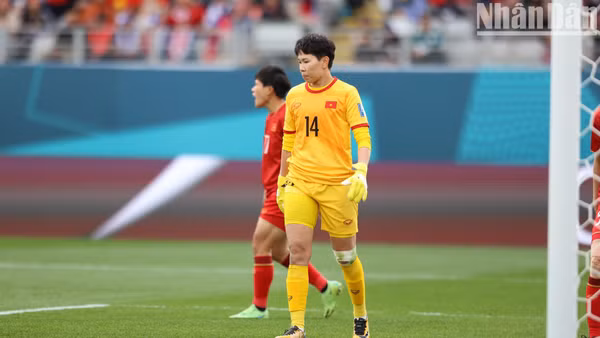 Thủ thành Kim Thanh thi đấu kiên cường trước những tiền đạo mạnh của đối phương. (Ảnh: ĐỨC ĐỒNG)