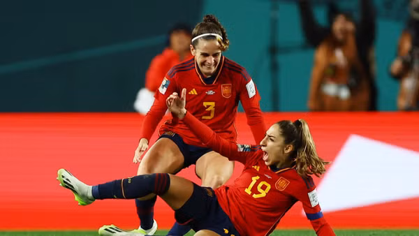 Đội trưởng Olga Carmona ăn mừng bàn thắng phút 89 để ấn định chiến thắng 2-1 cho tuyển nữ Tây Ban Nha. (Ảnh: Reuters)