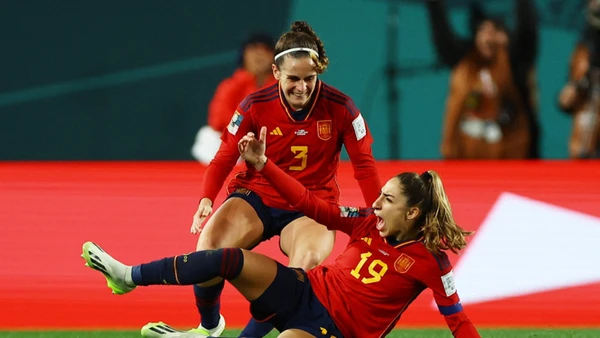 Đội trưởng Olga Carmona ăn mừng bàn thắng phút 89 để ấn định chiến thắng 2-1 cho tuyển nữ Tây Ban Nha. (Ảnh: Reuters)