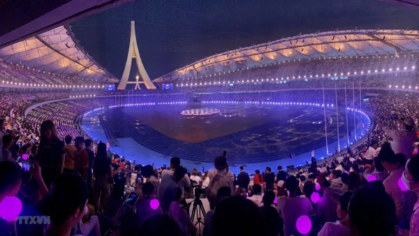 [Ảnh] Hình ảnh ấn tượng tại Lễ bế mạc SEA Games 32 lung linh sắc màu