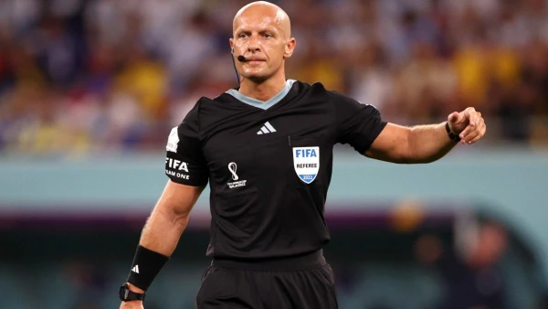 Trọng tài người Ba Lan - ông Szymon Marciniak. (Ảnh: Goal)