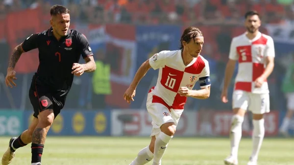 Modric và các đồng đội đứng trước nguy cơ bị loại (Ảnh: UEFA)