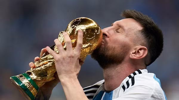 [Ảnh] Messi ẵm trọn cúp Vàng