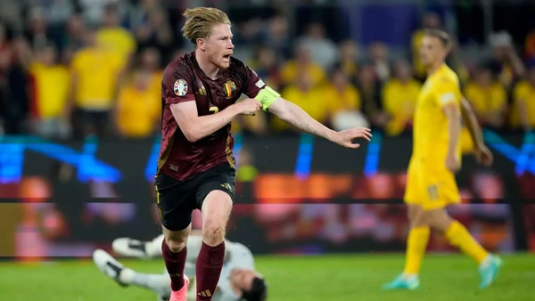 Kevin De Bruyne ăn mừng bàn thắng ấn định tỷ số. (Ảnh: AP photo)