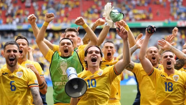 Niềm vui chiến thắng của Romania. (Ảnh: Getty)