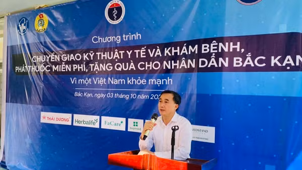 Thứ trưởng Bộ Y tế Trần Văn Thuấn phát biểu tại chương trình chuyển giao kỹ thuật.
