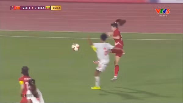 Thanh Nhã ghi siêu phẩm, ấn định tỷ số 2-0 cho đội tuyển bóng đá nữ Việt Nam tại chung kết bóng đá nữ SEA Games 32 giữa Việt Nam và Myanmar. (Nguồn: VTV)