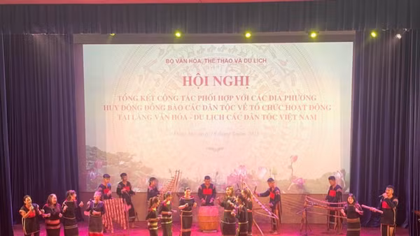 Văn nghệ chào mừng hội nghị. 