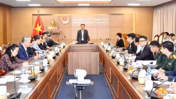 Một buổi tọa đàm lấy ý kiến điều chỉnh sửa đổi Dự thảo quy chế tuyển sinh 2025 tại Bộ Giáo dục và Đào tạo.