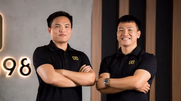 CEO Nguyễn Thế Vinh (phải) của Ninety Eight và đồng sáng lập Lê Thanh.