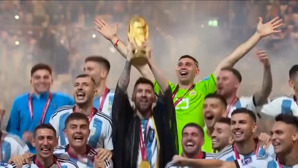 Argentina trở thành tân vương World Cup sau khi đánh bại Pháp