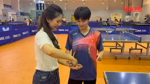 [Video] Thách đấu bóng bàn với nhà vô địch SEA Games 32 Đinh Anh Hoàng và Trần Mai Ngọc